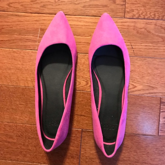 pink pointed flat shoes